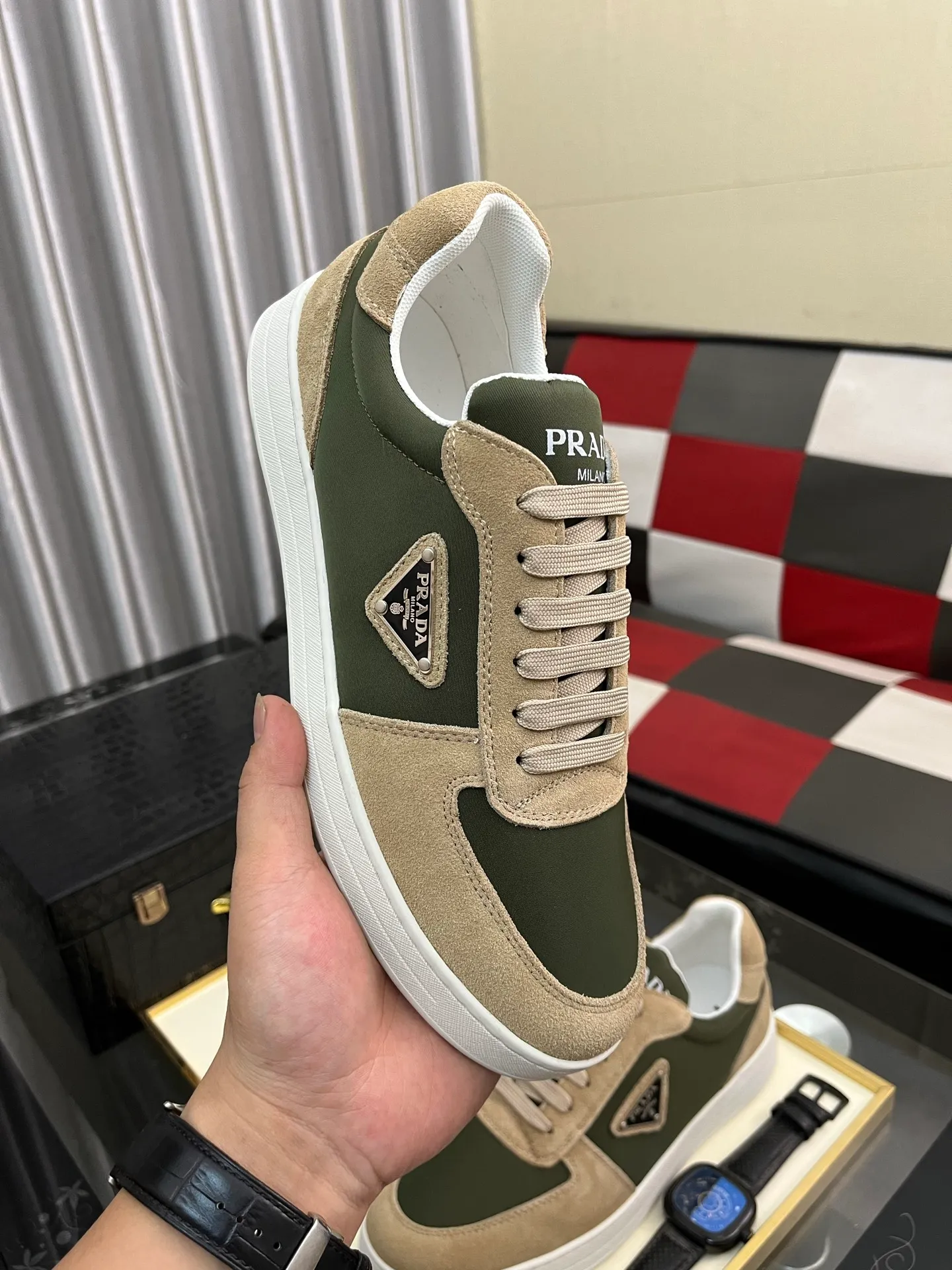 Men's shoes 💰440⌚️⌚️【PRADA】Prada ~ unique and casual style. New models from Prada official website are coming [Celebrate][Celebrate]🏃High-end brand casual shoes ➕Full set of packaging😍😍 Men's 2023 counters are on sale simultaneously, Italian imported brands select first-layer Italian cowhide. 🐑Sheepskin lining (refuses to discolor and rub feet) Sole: Original sole specially provided by the original factory 🎬Better in kind Size number: 38-444️⃣Colors available